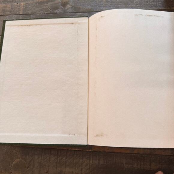 The Hobbit J.R.R. Tolkien Collectors Edition Hardcover Slipcase Green Speckled - Picture 4 of 7